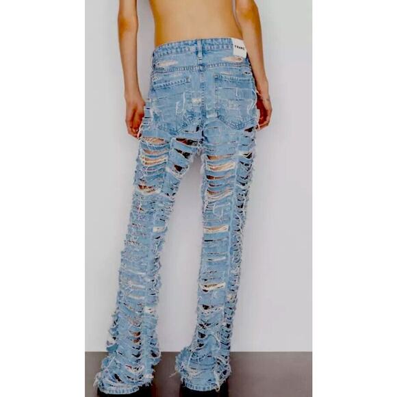 NWOT Frame Atelier Blue Light Wash Ankya Low Rise Flare Shredded Denim Jean 25 - Picture 4 of 10